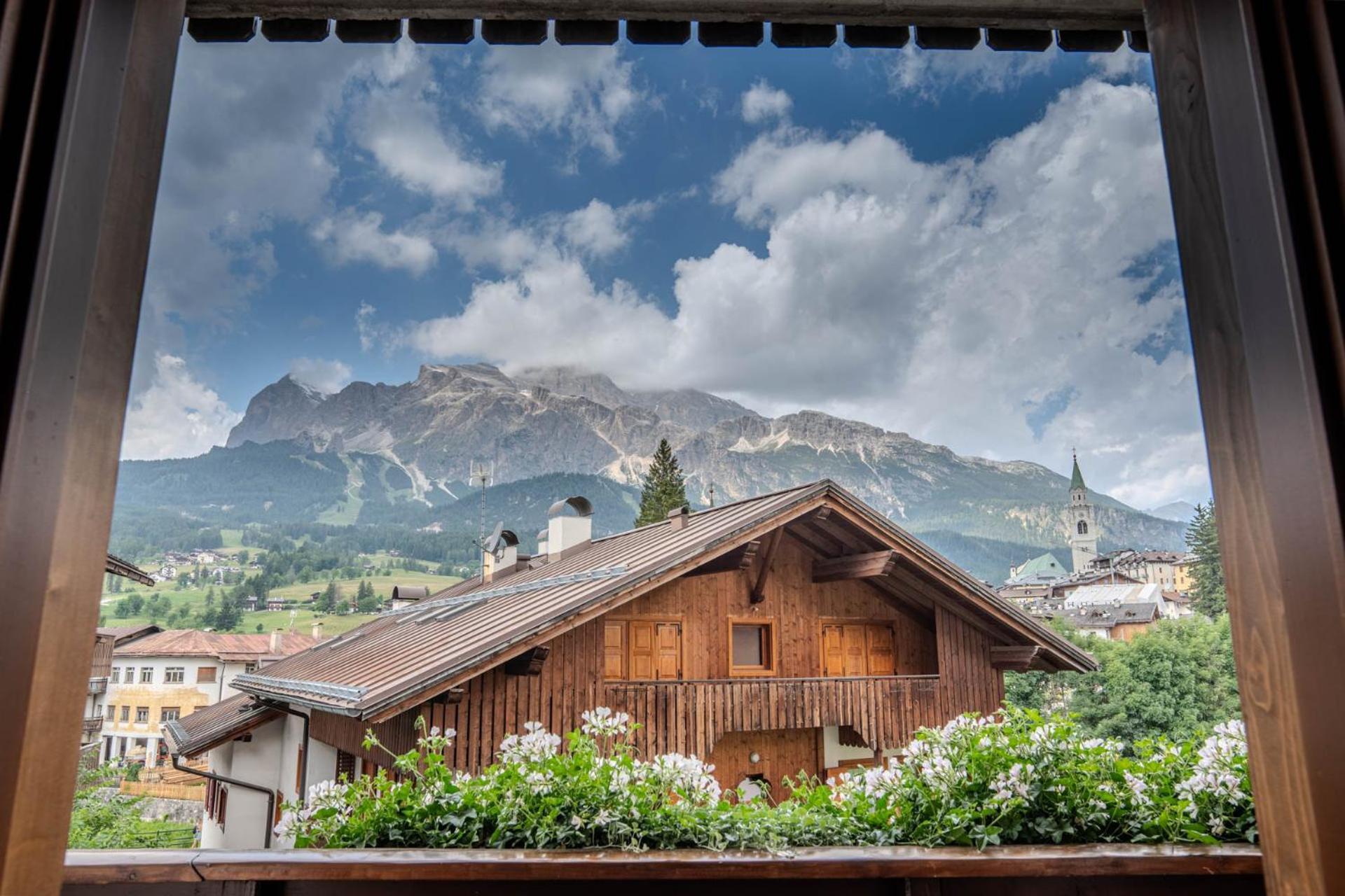 Hotel Panda Cortina- ricarica auto elettriche Cortina dʼAmpezzo Esterno foto