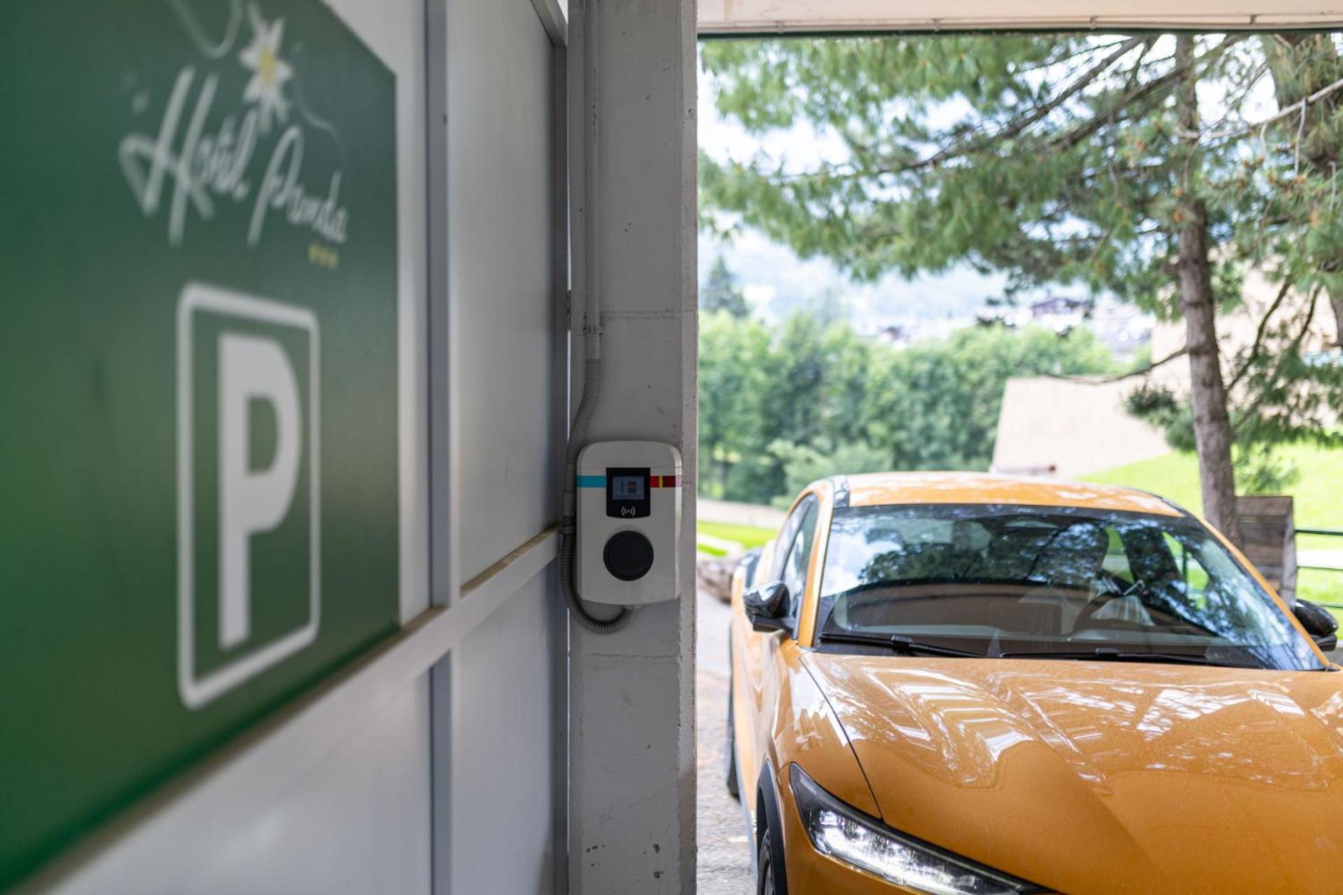 Hotel Panda Cortina- ricarica auto elettriche Cortina dʼAmpezzo Esterno foto