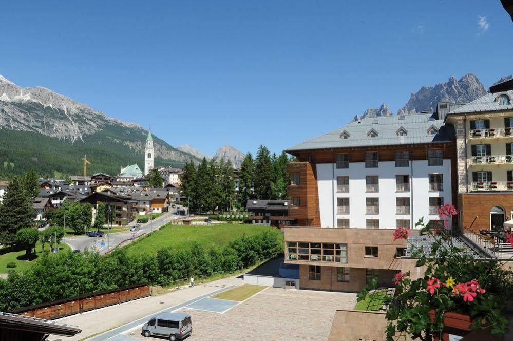 Hotel Panda Cortina- ricarica auto elettriche Cortina dʼAmpezzo Esterno foto